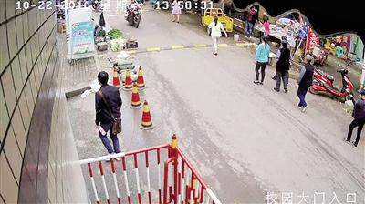雙橋入室盜竊案，監(jiān)控視頻截圖紅圈處為犯罪嫌疑人。 本報記者 雷鍵 通訊員 葉文廣 攝